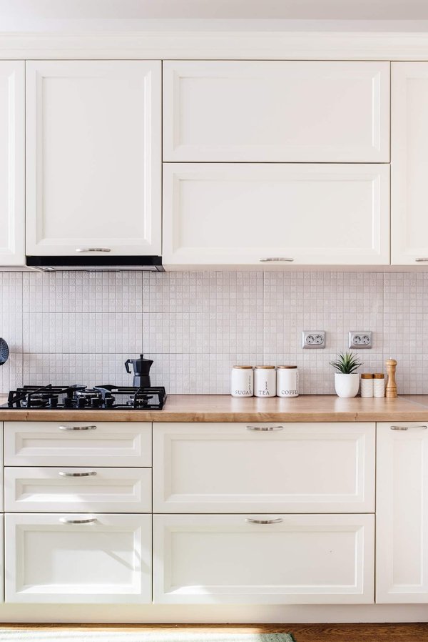 Meuble de cuisine : intégrez les bois massifs dans votre cuisine